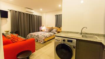 Luxury-Studio, Balkon | Verdunkelungsvorhänge, Bügeleisen/Bügelbrett, kostenloses WLAN