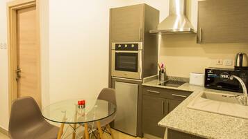 Luxury Studio, Balcony | Private kitchen