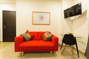 Luxury Studio, Balcony | Living area - Accra Luxury Apartments at Silicon (Accra)