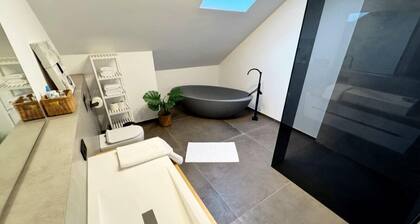 Abstatt Deluxe Loft mit SpaBad, Designküche, Balkon, Aufzug & Privatparkplatz