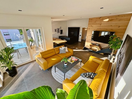 Abstatt Deluxe Loft mit SpaBad, Designküche, Balkon, Aufzug & Privatparkplatz