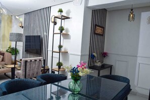 Family Apartment, City View | Living area | 32-inch Smart TV with digital channels - Sandalwood Suites Nakuru (Nakuru)