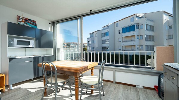 Apartment | Dining
