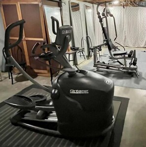 Fitness facility - Tranquil three bedroom SpaHome in central St. Louis. (St. Louis)