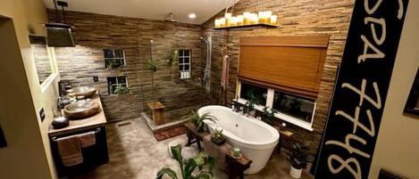 Regadera, tina de hidromasaje, secadora de cabello, toallas