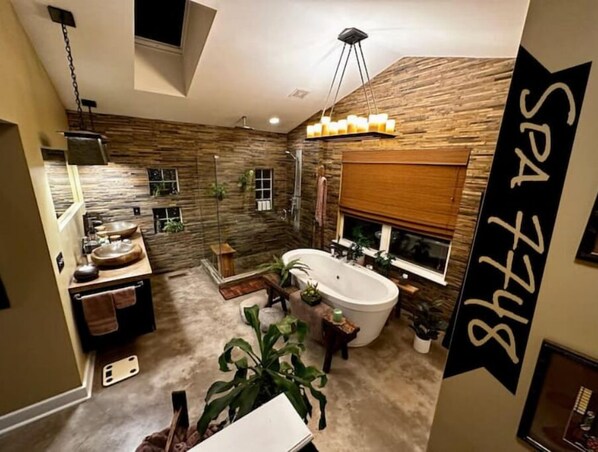 Shower, jetted bath, hair dryer, towels