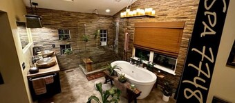 Tranquil three bedroom SpaHome in central St. Louis.