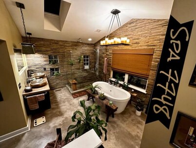 Tranquil three bedroom SpaHome in central St. Louis.