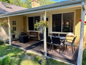 屋外ダイニングエリア