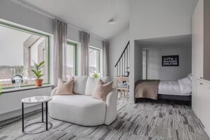 Duplex | Free WiFi