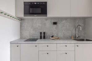 Shared kitchen facilities - Game-Ready Stays at HomeX Hotel (Täby)