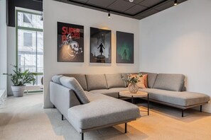 Shared kitchen facilities - Game-Ready Stays at HomeX Hotel (Täby)