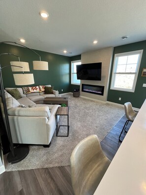 Smart TV, fireplace