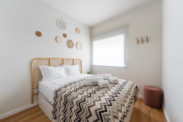 1 bedroom, iron/ironing board, internet, bed sheets