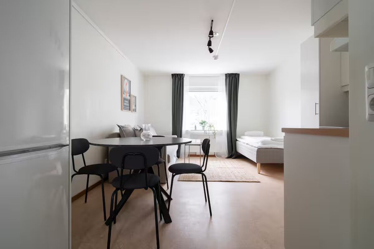 Economy Studio | Free WiFi