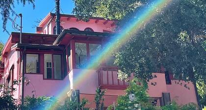 Charming 2-bedroom chateau with WiFi, fitness room in Topanga