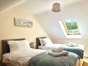 4 Schlafzimmer, individuell dekoriert, individuell eingerichtet