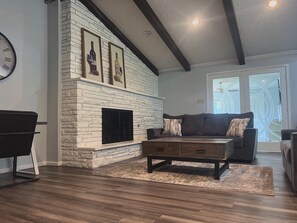 Smart TV, fireplace, video games, stereo - Reserved Luxury (Lubbock)