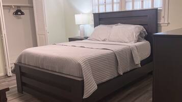 3 bedrooms, desk, iron/ironing board, travel cot