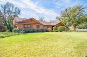 Exterior - Reserved Luxury (Lubbock)