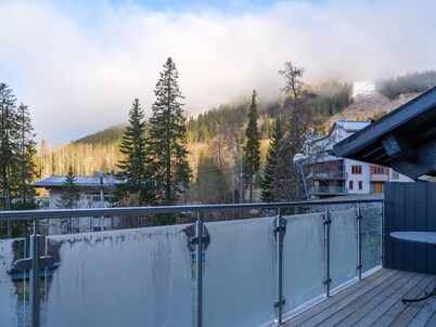 Tott Mountain Retreat – Ski-In, Ski-Out