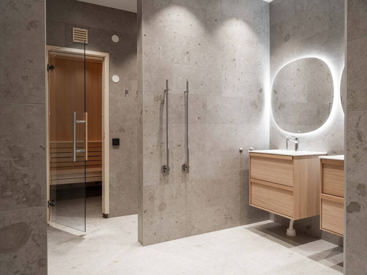 Classic House | Bathroom | Towels, soap, shampoo, toilet paper