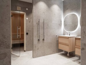 Classic House | Bathroom | Towels, soap, shampoo, toilet paper - Tott Mountain Retreat – Ski-In, Ski-Out (Åre)