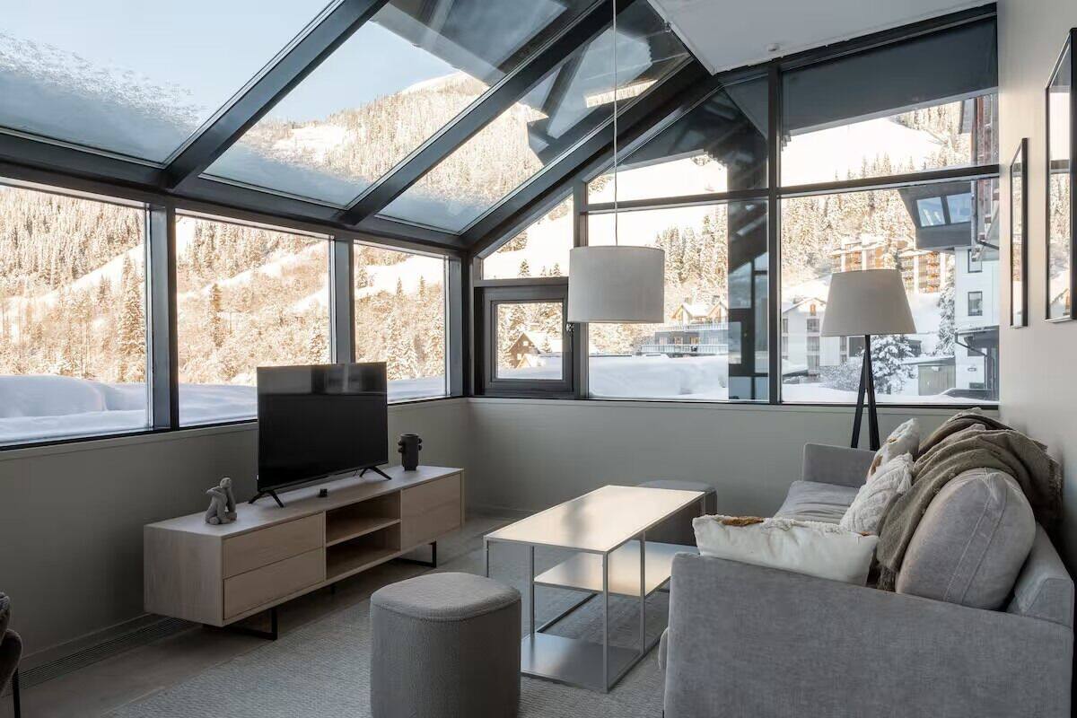 Junior House | Living area