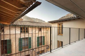 Unclassified image, 2 of 38, button - Soller Plaza (Soller)