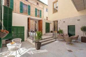 Unclassified image, 5 of 38, button - Soller Plaza (Soller)