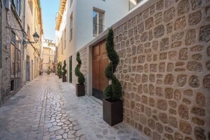 Unclassified image, 3 of 38, button - Soller Plaza (Soller)