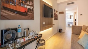 A modern living room with a flat-screen TV, a coffee machine, and a table with a basket. - Soller Plaza (Soller)