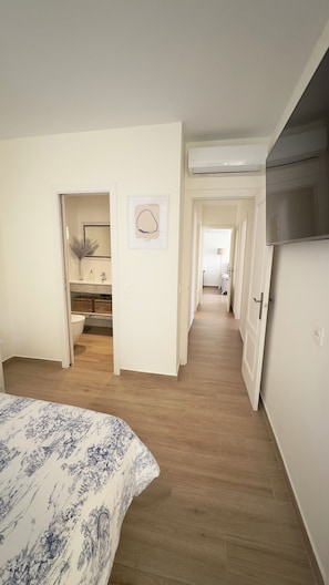 2 chambres, fer et planche à repasser, Wi-Fi, draps fournis