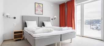 Tott Stay – Easy Slope Access