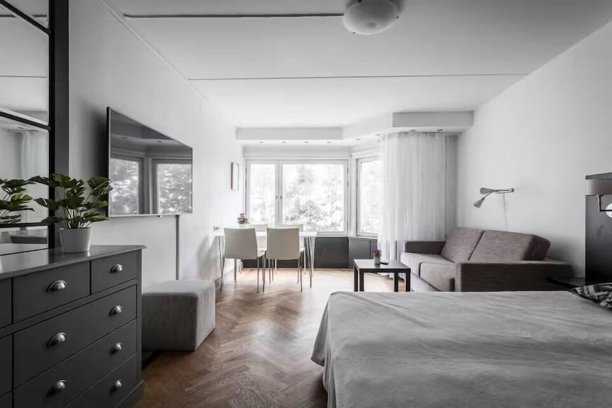 Economy Studio | Free WiFi