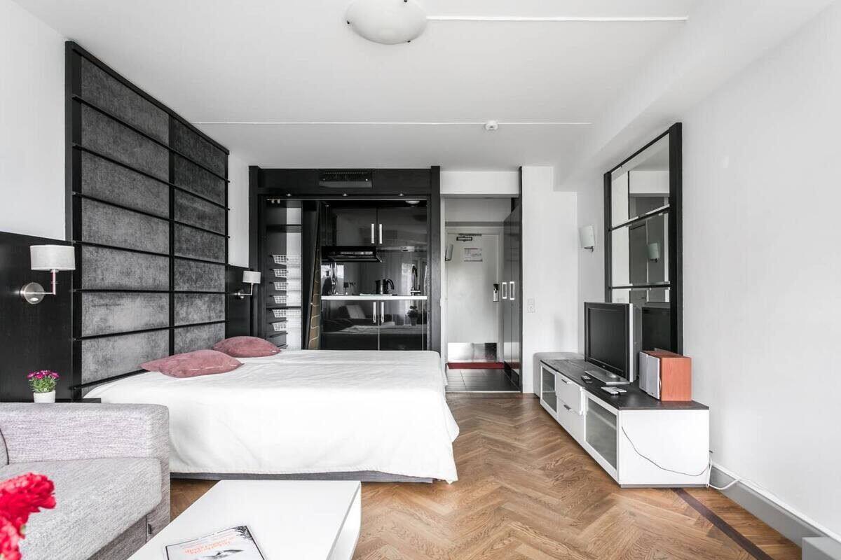 Studio Suite | Free WiFi