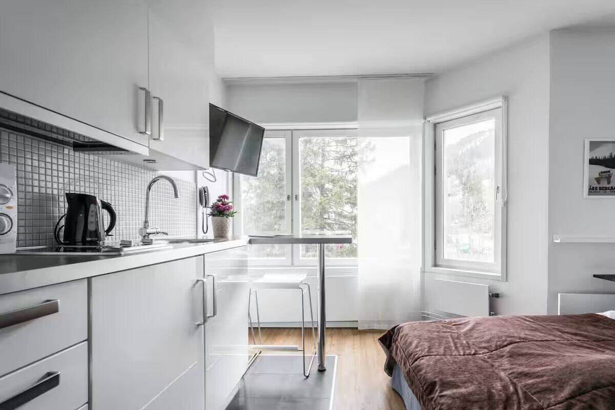 Basic Studio Suite | Free WiFi