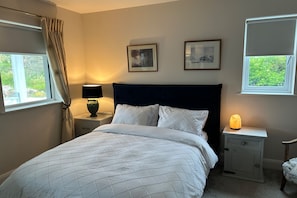5 bedrooms, iron/ironing board, free WiFi, bed sheets