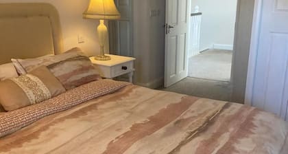 Galway Coastal Retreat - Beautiful Relaxing 5 BR Home With Spectacular Views of Galway Bay