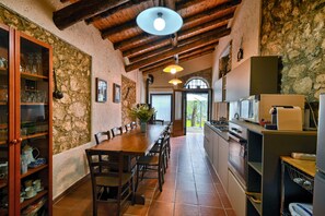 Fridge, microwave, oven, coffee/tea maker - L'Antica Limonaia by Theater Home - with marvellous lake view and private pool (Gargnano)