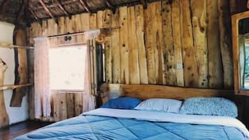 1 bedroom, desk, WiFi