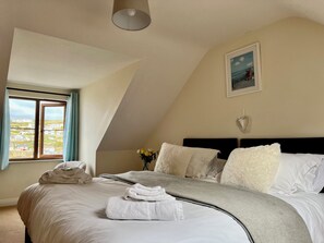 4 habitaciones, decoración personalizada y muebles diferentes 