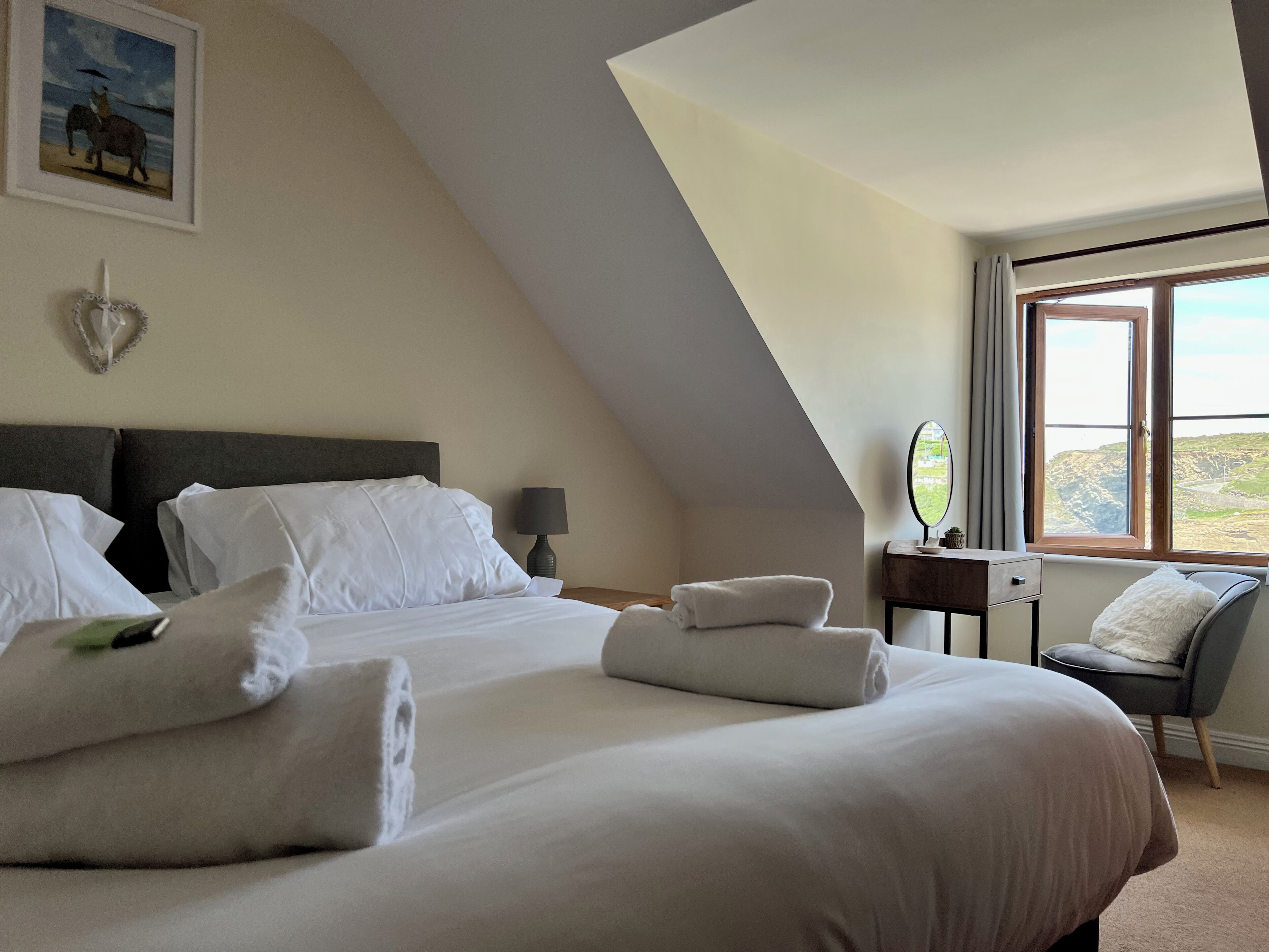 4 phòng ngủ, trang trí khác biệt 