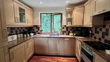 Dishwasher, cookware/dishes/utensils