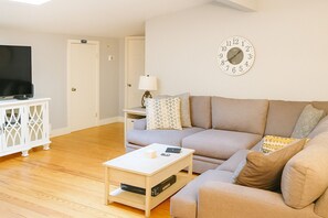 Smart TV, fireplace, ping pong