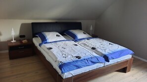 1 slaapkamer, een bureau, gratis wifi, beddengoed