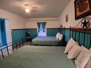1 bedroom, free WiFi, bed sheets - Native American Suite (Buchanan Dam)