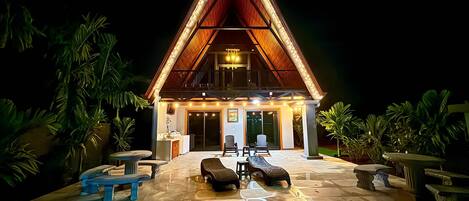 House | 2 bedrooms, desk