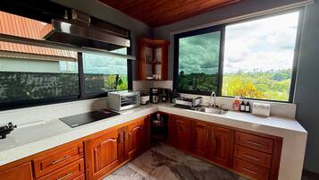 House | 2 bedrooms, desk