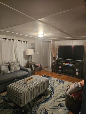 Smart-TV, DVD-Player, Computerbildschirme